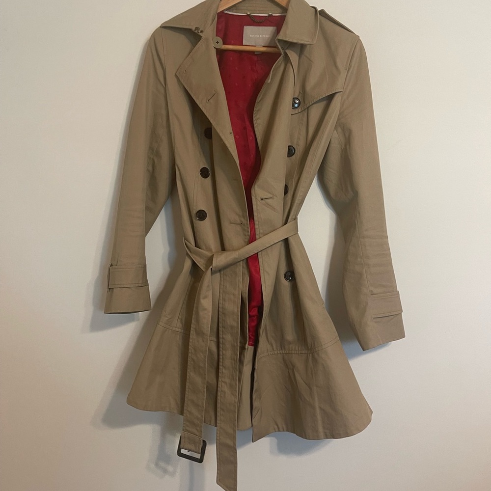 Banana Republic trench coat - ruffle hem - size Small